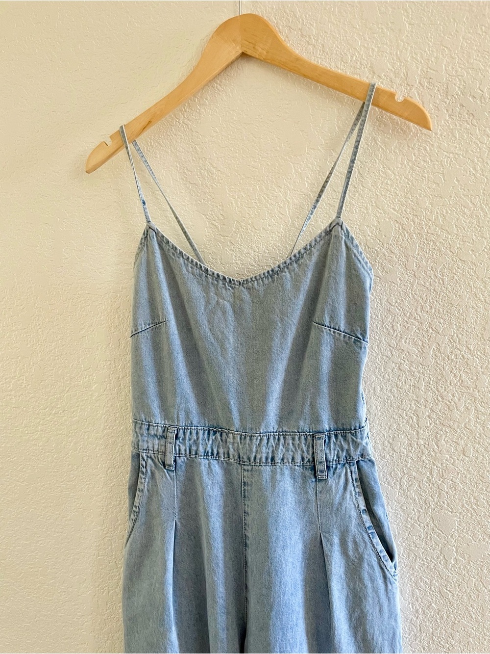 NWT Molly Bracken Light Blue Denim Jumpsuit With Thin Straps Wide Leg Sz L - Picture 6 of 13